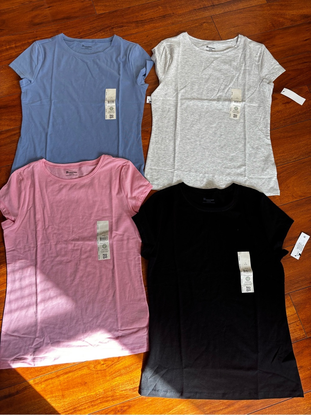 No Boundaries Set of 4 Medium Shirts